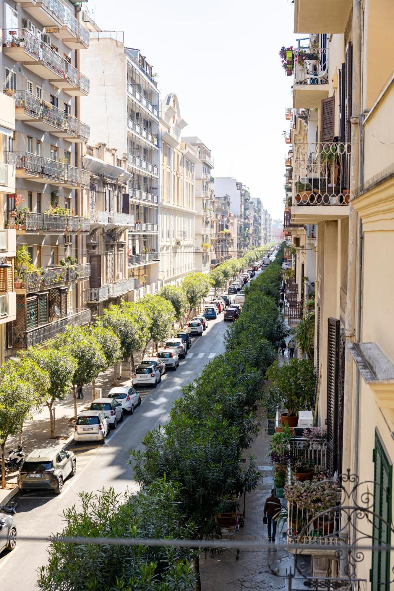 Апартаменты Sulla Via Del Teatro Бари Экстерьер фото